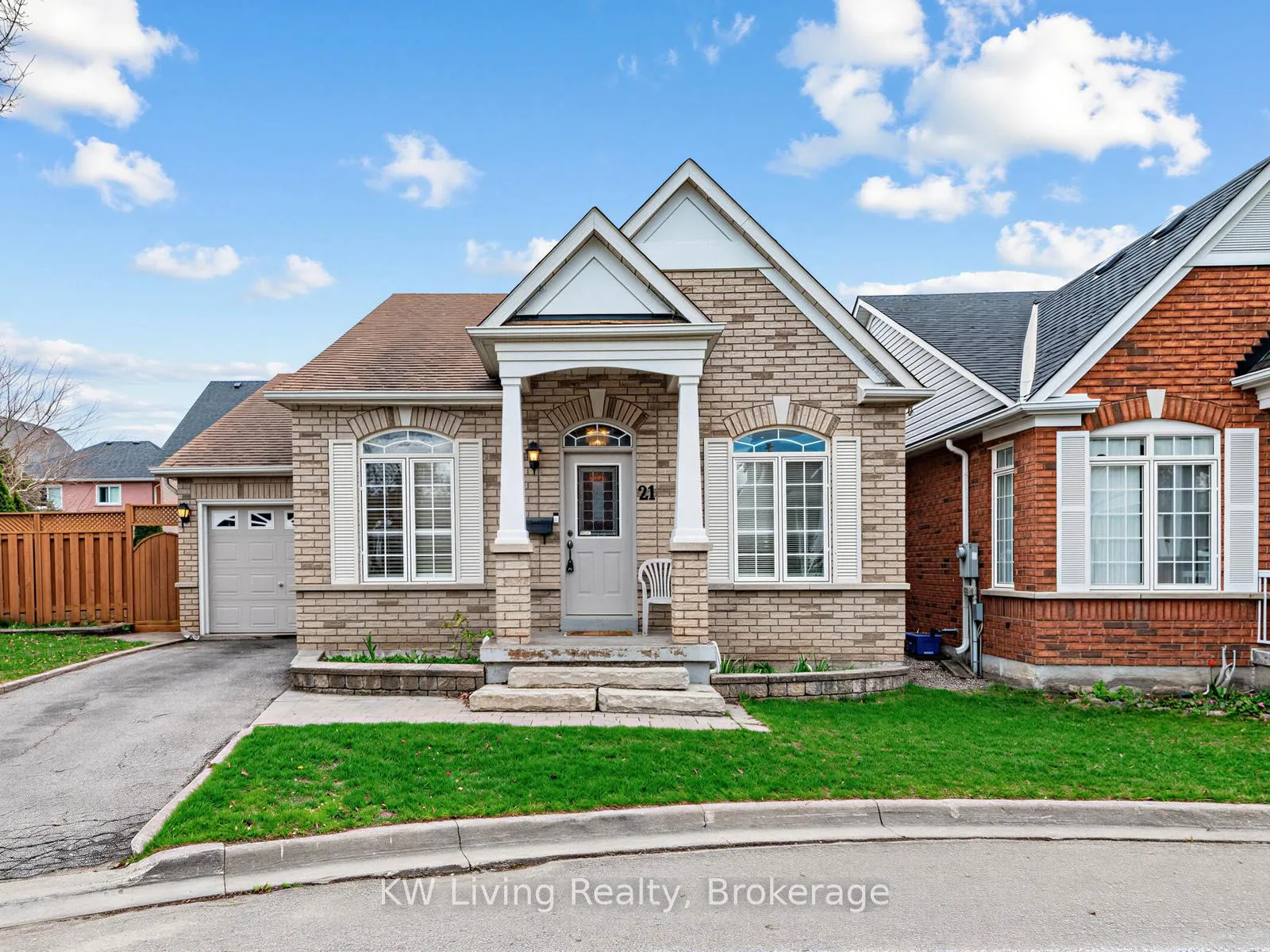 Photo 1 of 21 Cliveden Place, Markham, Berczy — HOMEH