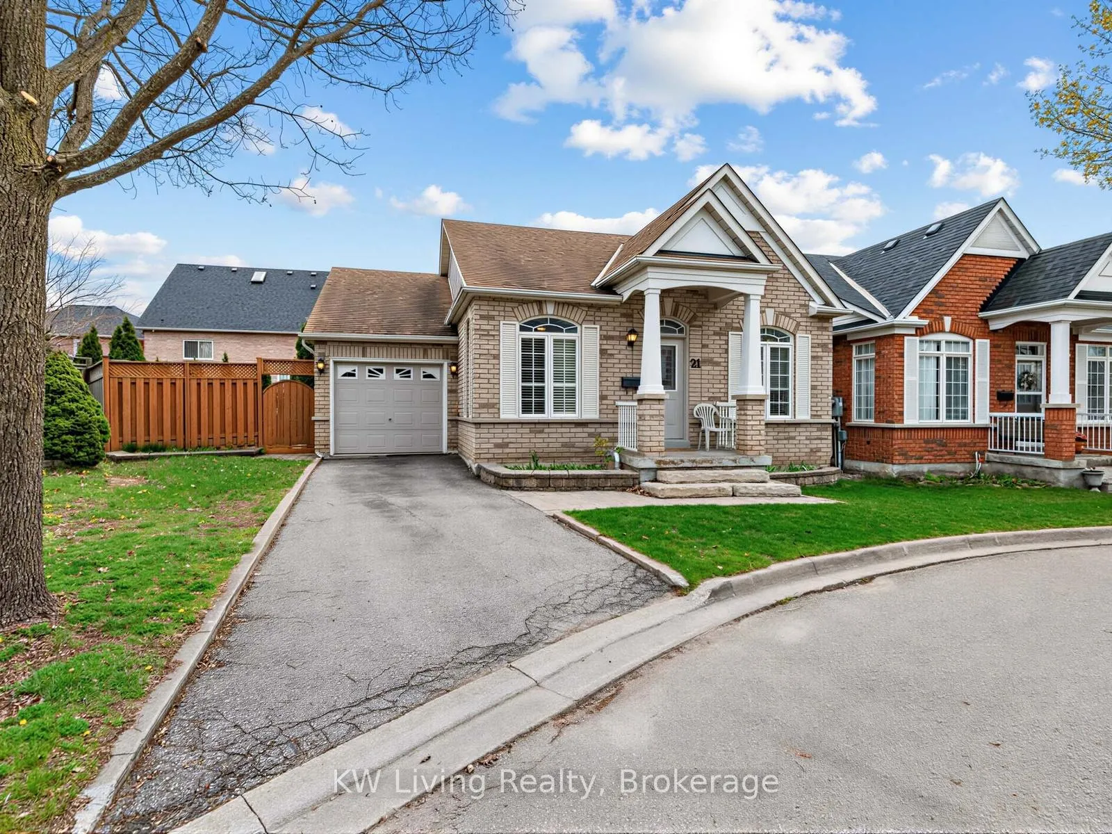 Photo 2 of 21 Cliveden Place, Markham, Berczy — HOMEH