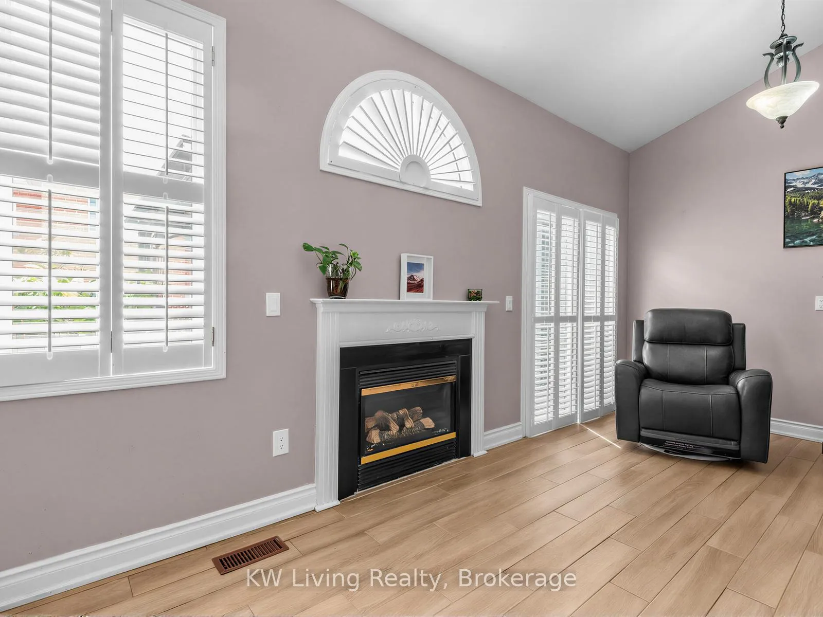 Photo 16 of 21 Cliveden Place, Markham, Berczy — HOMEH