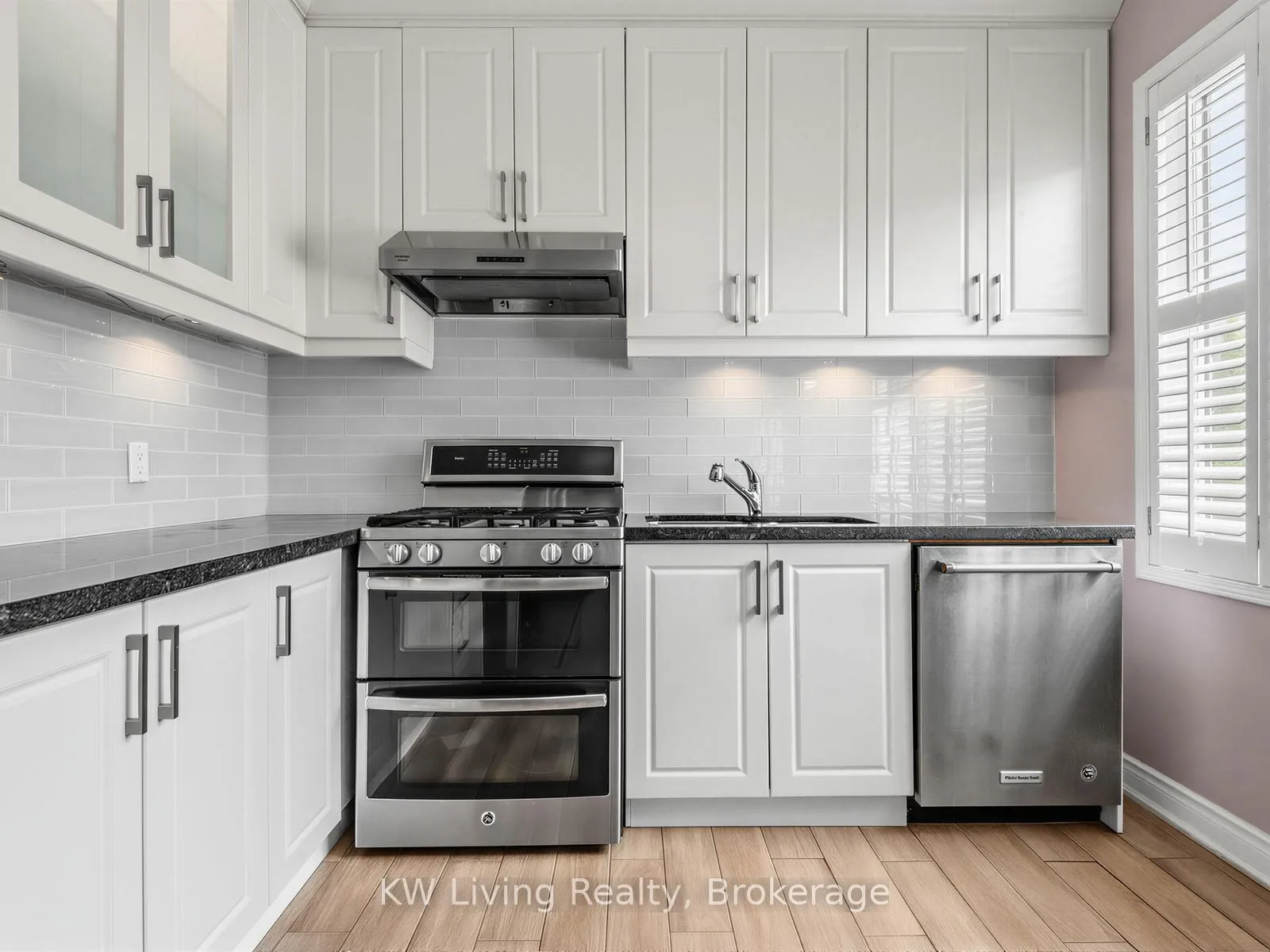 Photo 17 of 21 Cliveden Place, Markham, Berczy — HOMEH