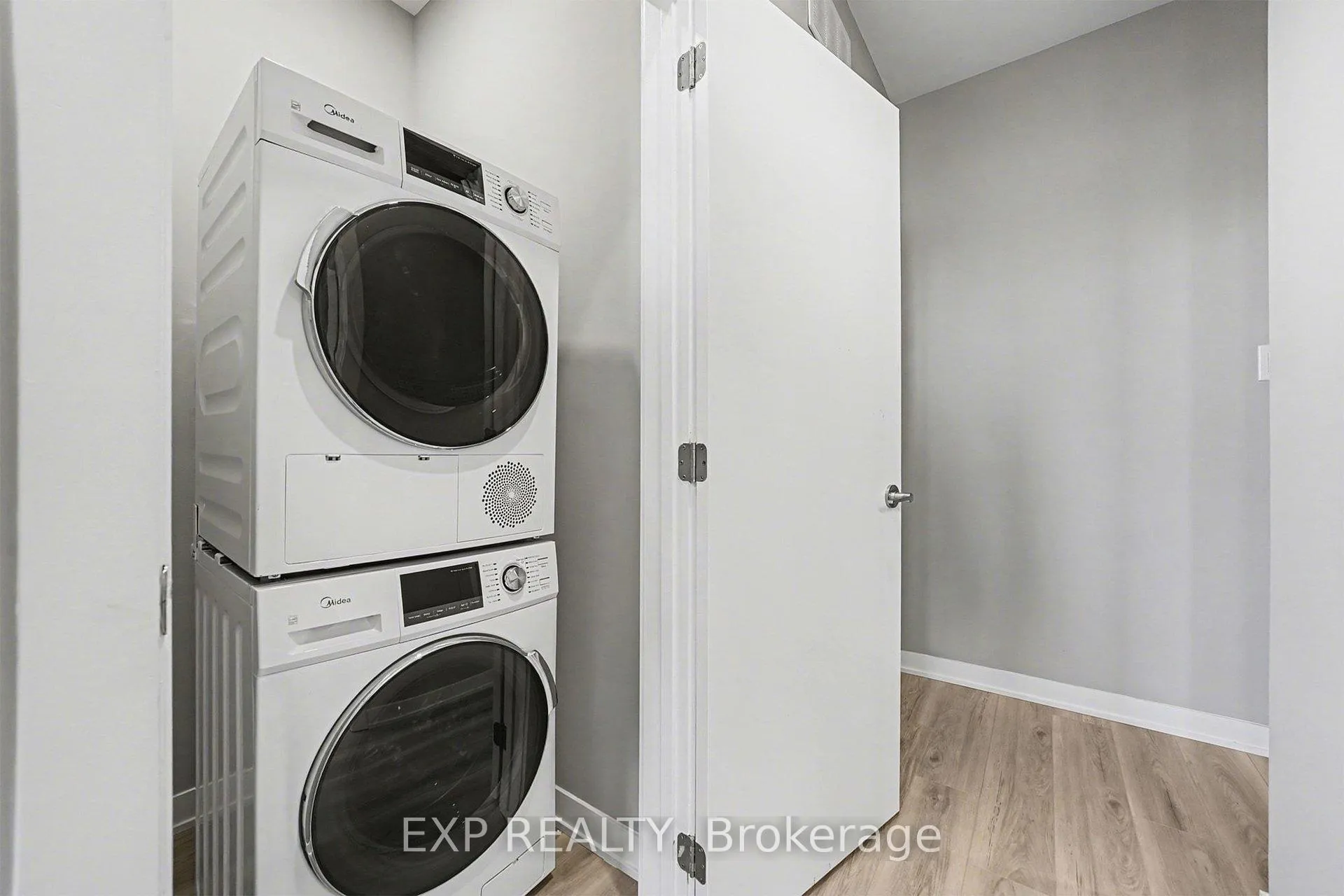 Photo 6 of Unit B, 2383 Tenth Line, Ottawa, Avalon East — HOMEH