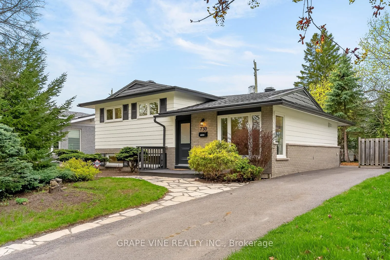 Photo 2 of 730 Holt Crescent, Ottawa, Elmvale Acres — HOMEH