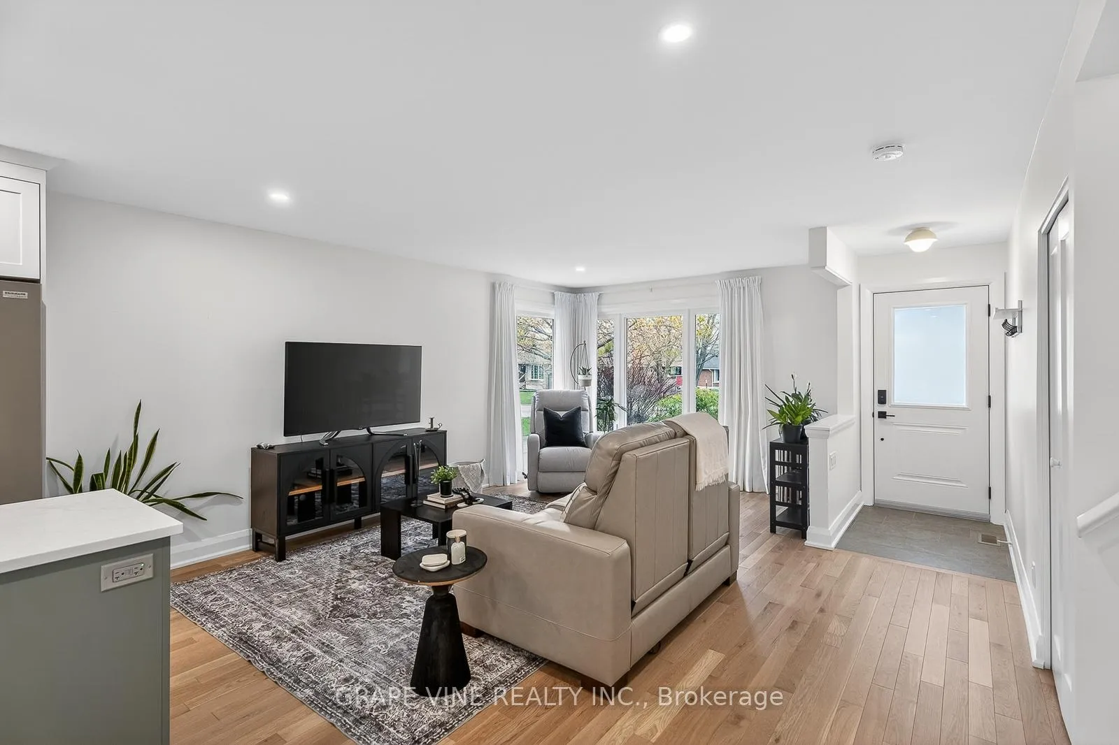 Photo 7 of 730 Holt Crescent, Ottawa, Elmvale Acres — HOMEH