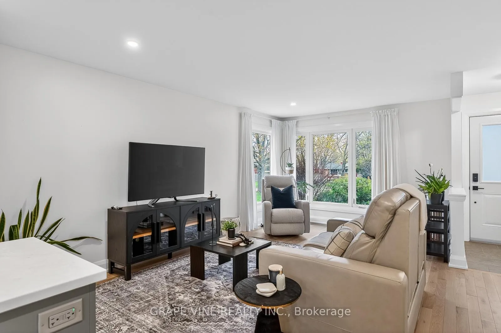 Photo 16 of 730 Holt Crescent, Ottawa, Elmvale Acres — HOMEH