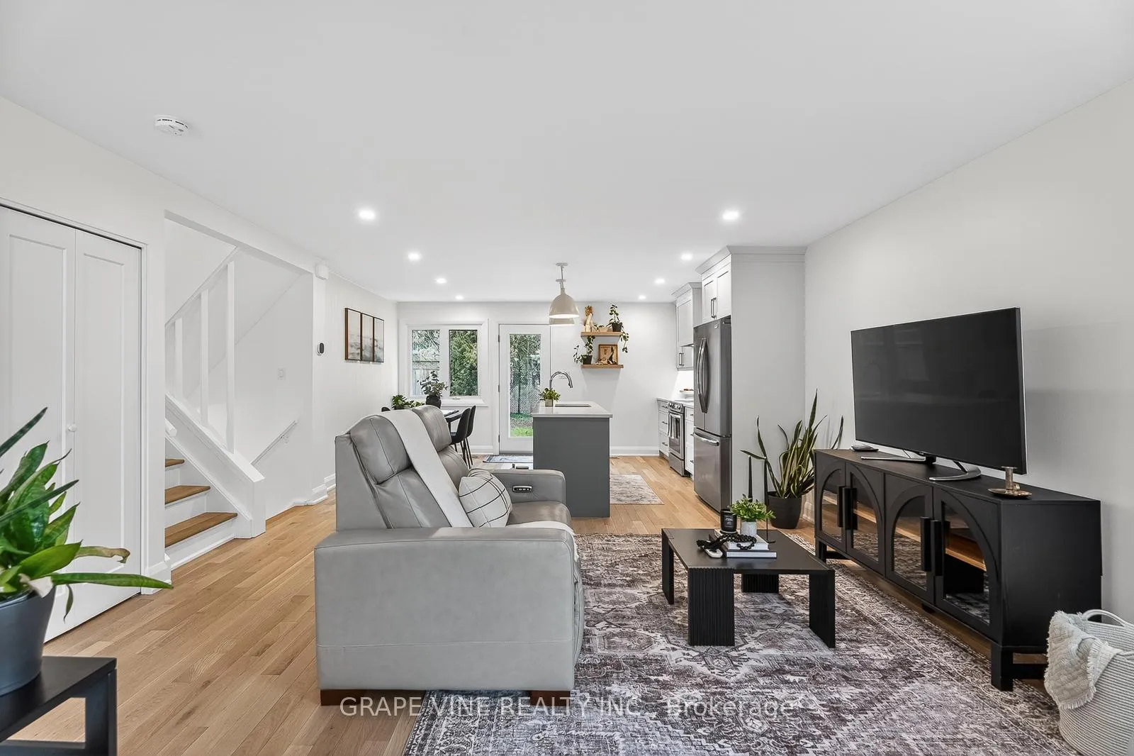 Photo 17 of 730 Holt Crescent, Ottawa, Elmvale Acres — HOMEH