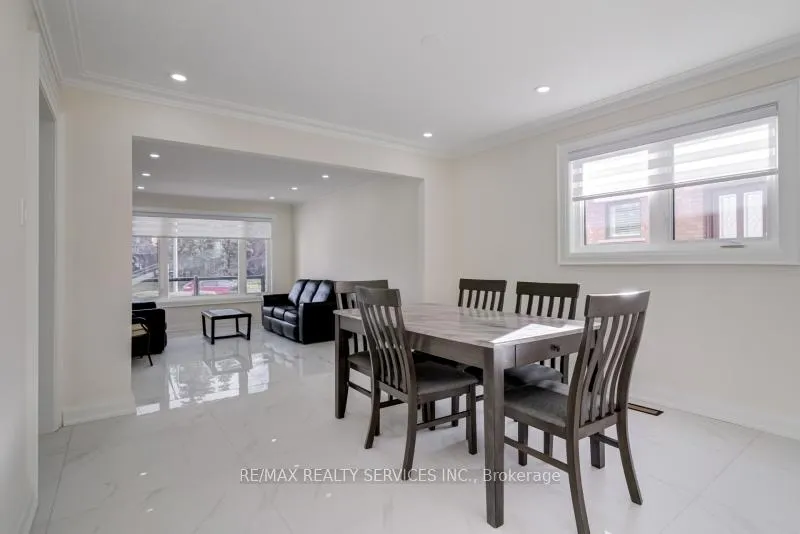 Photo 10 of 30 Queen Post Drive, Vaughan, East Woodbridge — HOMEH