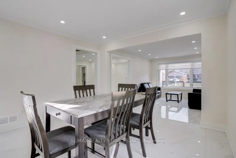 Photo 11 of 30 Queen Post Drive, Vaughan, East Woodbridge — HOMEH