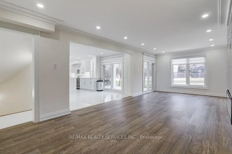 Photo 17 of 30 Queen Post Drive, Vaughan, East Woodbridge — HOMEH