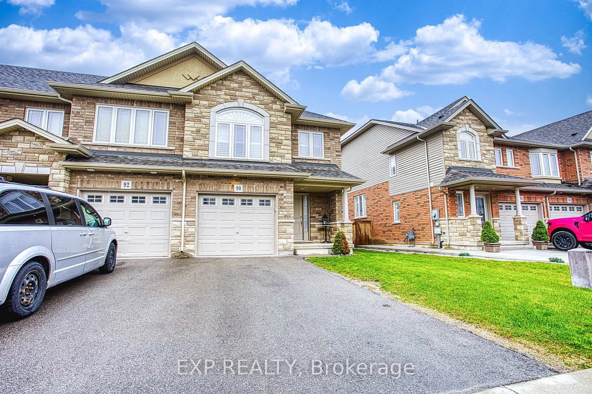 Photo 2 of 90 Cittadella Boulevard, Hamilton, Rural Glanbrook — HOMEH