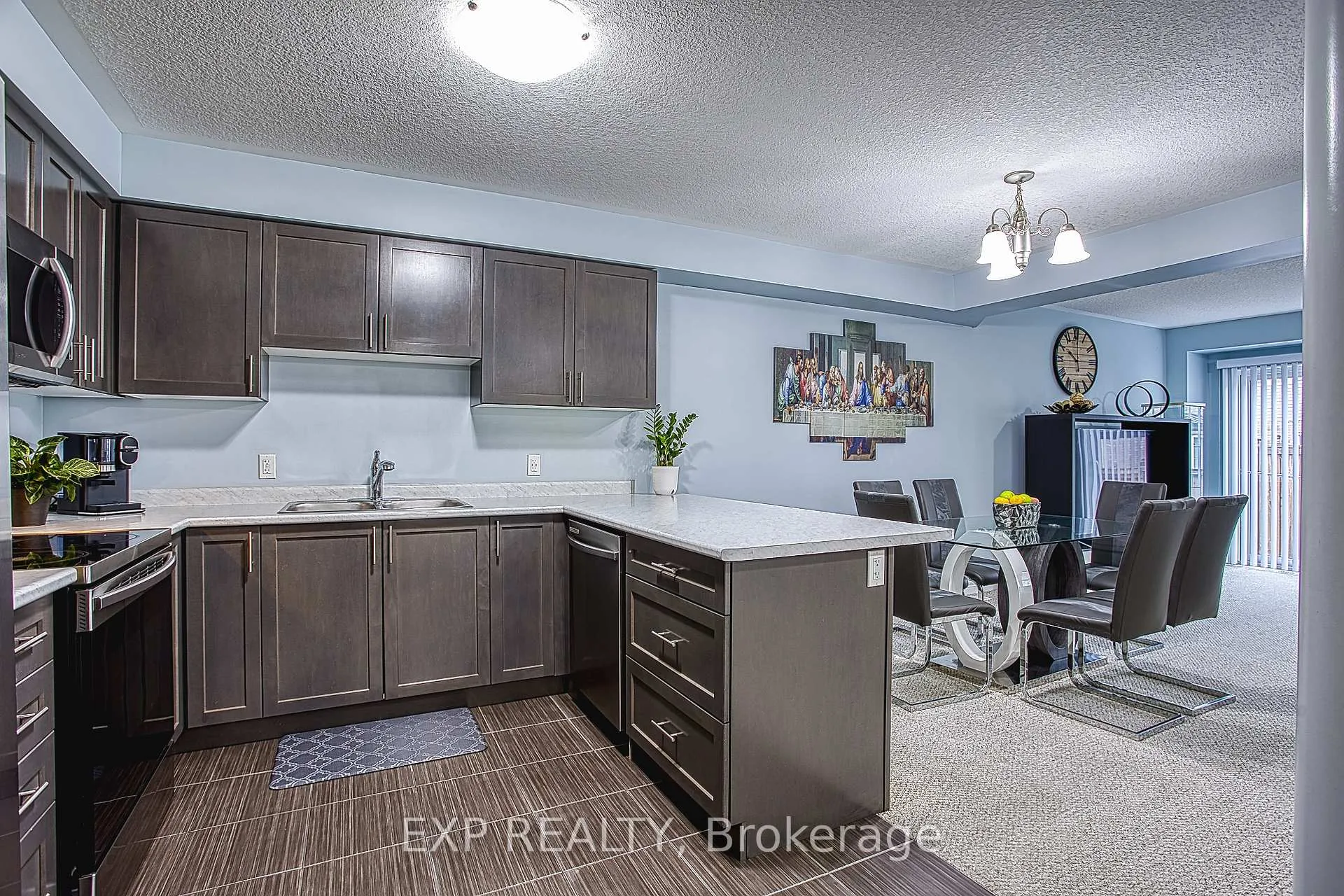 Photo 5 of 90 Cittadella Boulevard, Hamilton, Rural Glanbrook — HOMEH
