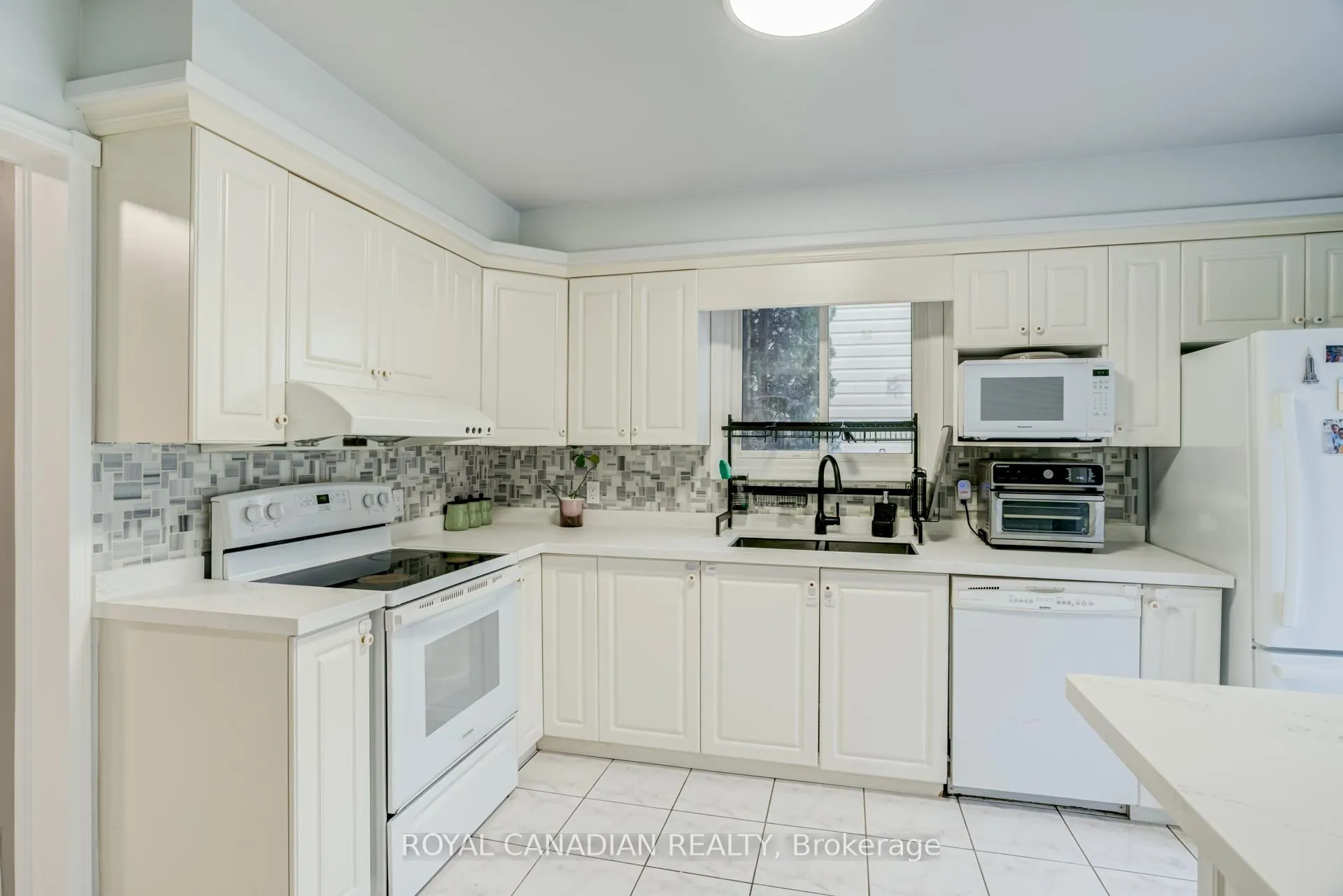 Photo 12 of 846 Monaghan Avenue, Oshawa, Vanier — HOMEH