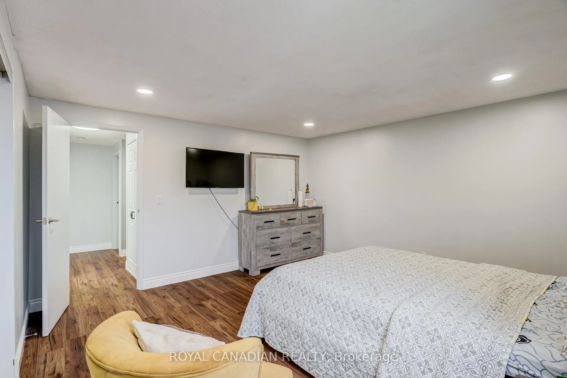 Photo 21 of 846 Monaghan Avenue, Oshawa, Vanier — HOMEH