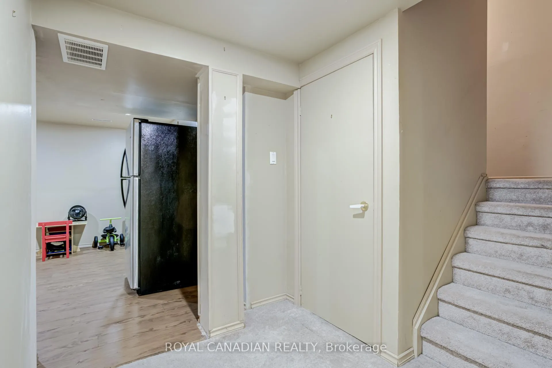 Photo 33 of 846 Monaghan Avenue, Oshawa, Vanier — HOMEH