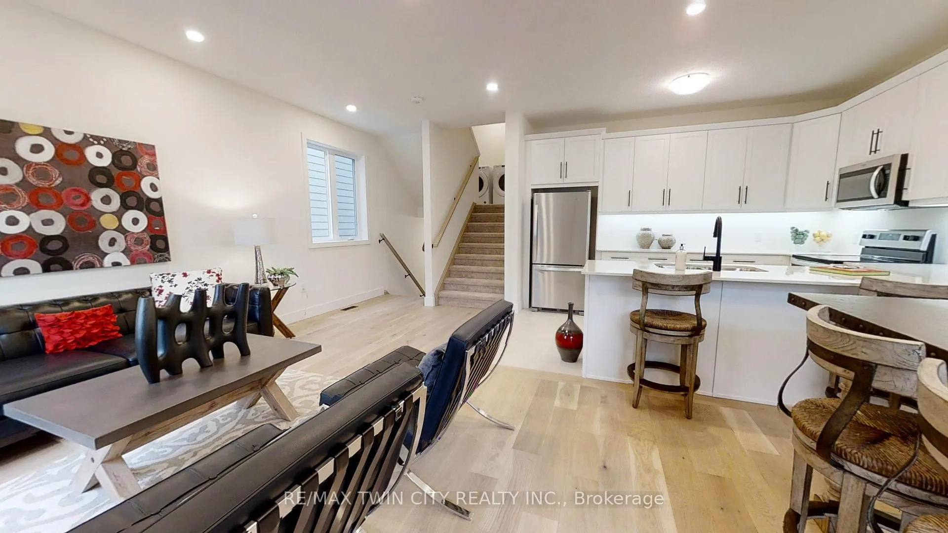 Photo 10 of 9 Christopher Court, London, South J — HOMEH