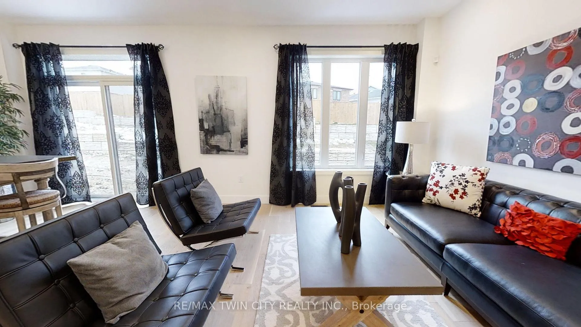 Photo 12 of 9 Christopher Court, London, South J — HOMEH