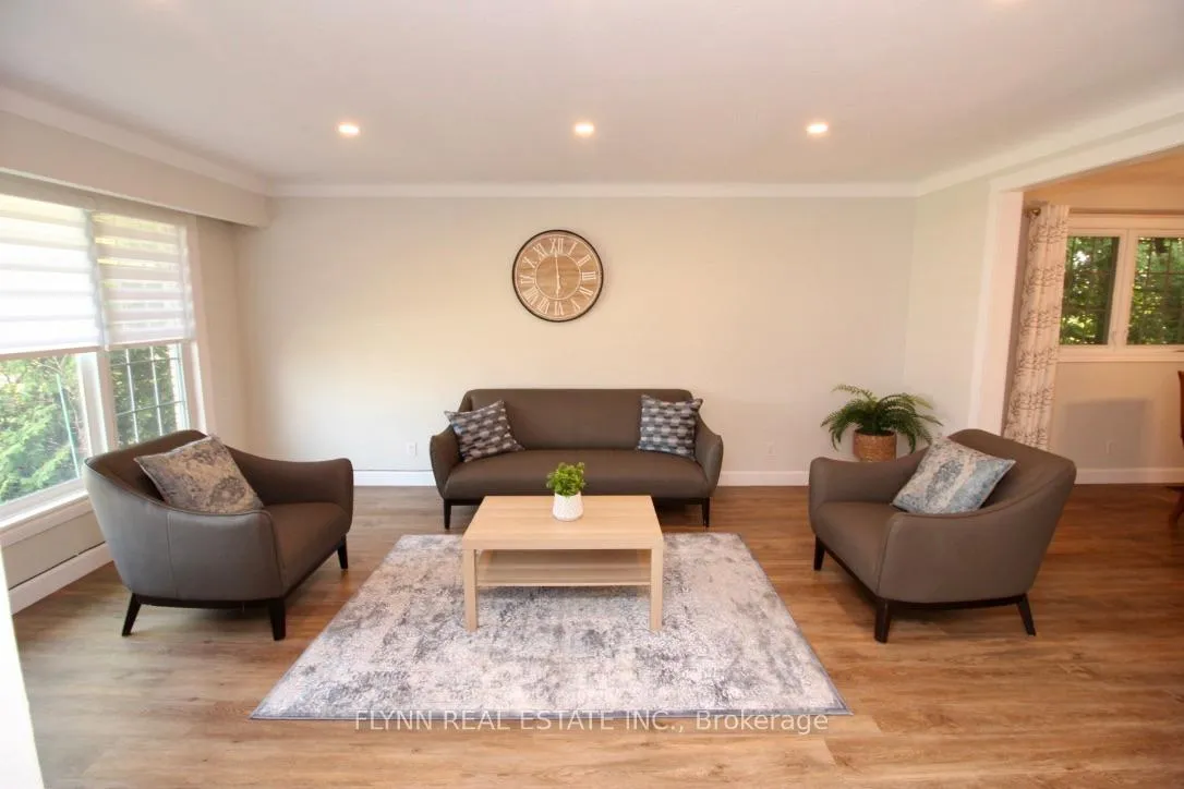 Photo 2 of 4636 Belfast Avenue, Niagara Falls, Ascot — HOMEH