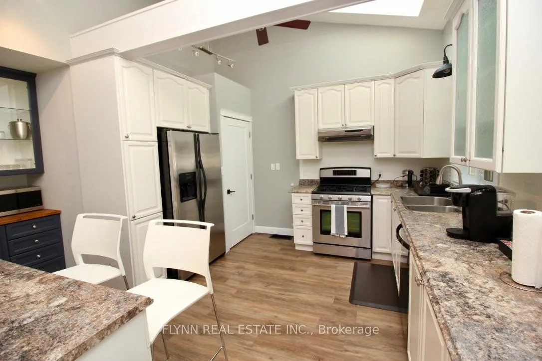Photo 4 of 4636 Belfast Avenue, Niagara Falls, Ascot — HOMEH