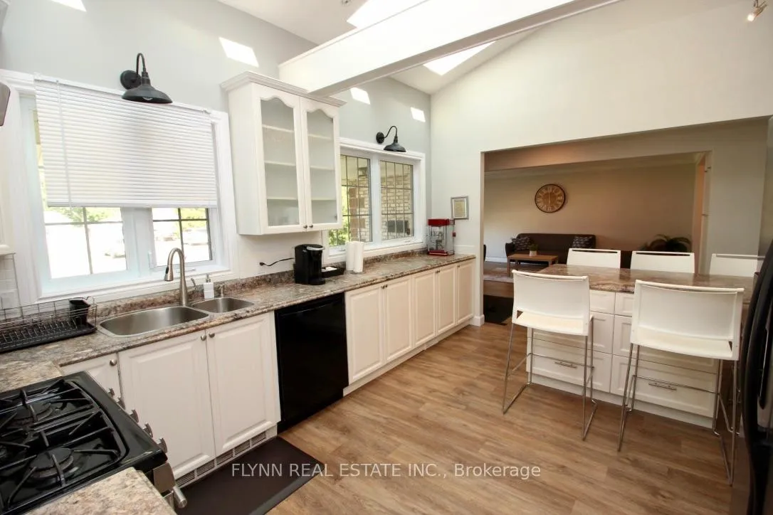 Photo 5 of 4636 Belfast Avenue, Niagara Falls, Ascot — HOMEH