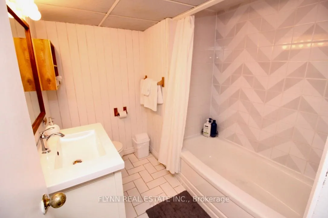 Photo 29 of 4636 Belfast Avenue, Niagara Falls, Ascot — HOMEH