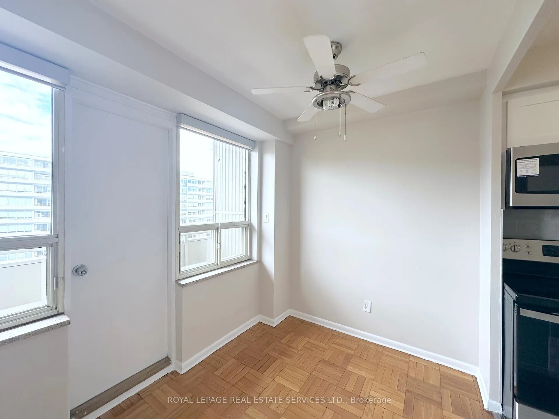 Photo 3 of Unit 902, 565 Avenue Road, Toronto, Yonge-St. Clair — HOMEH