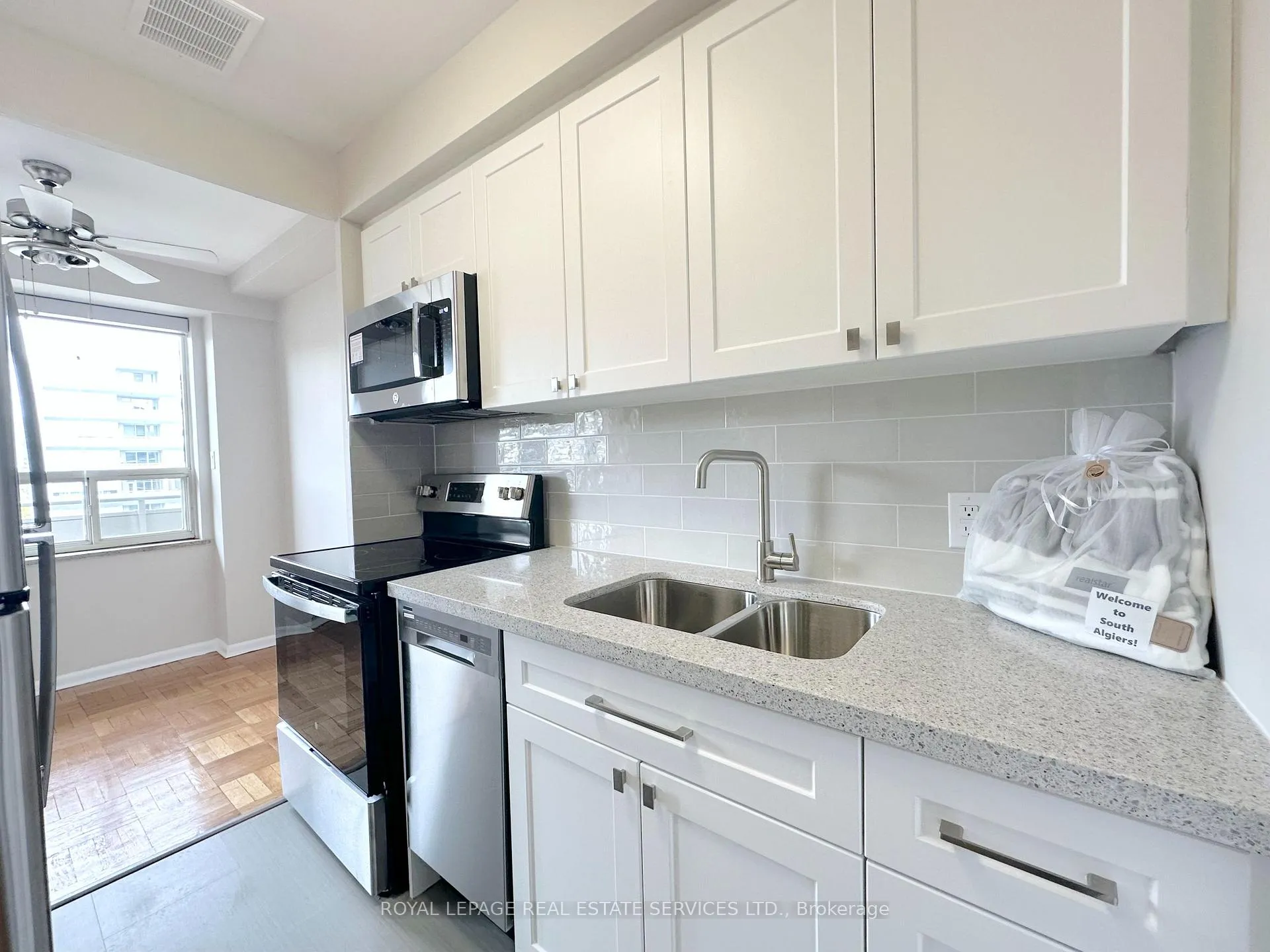 Photo 4 of Unit 902, 565 Avenue Road, Toronto, Yonge-St. Clair — HOMEH