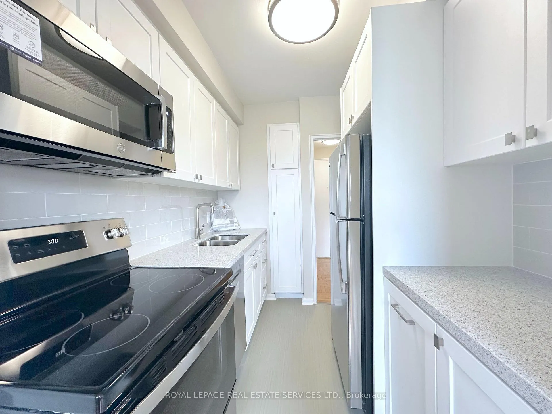Photo 5 of Unit 902, 565 Avenue Road, Toronto, Yonge-St. Clair — HOMEH