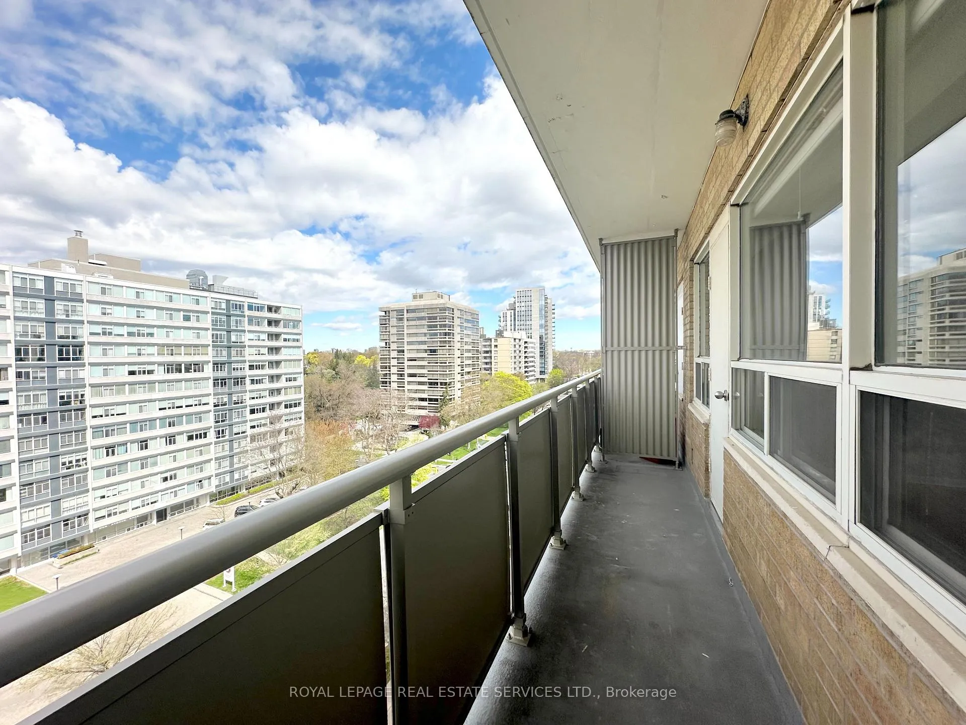 Photo 11 of Unit 902, 565 Avenue Road, Toronto, Yonge-St. Clair — HOMEH