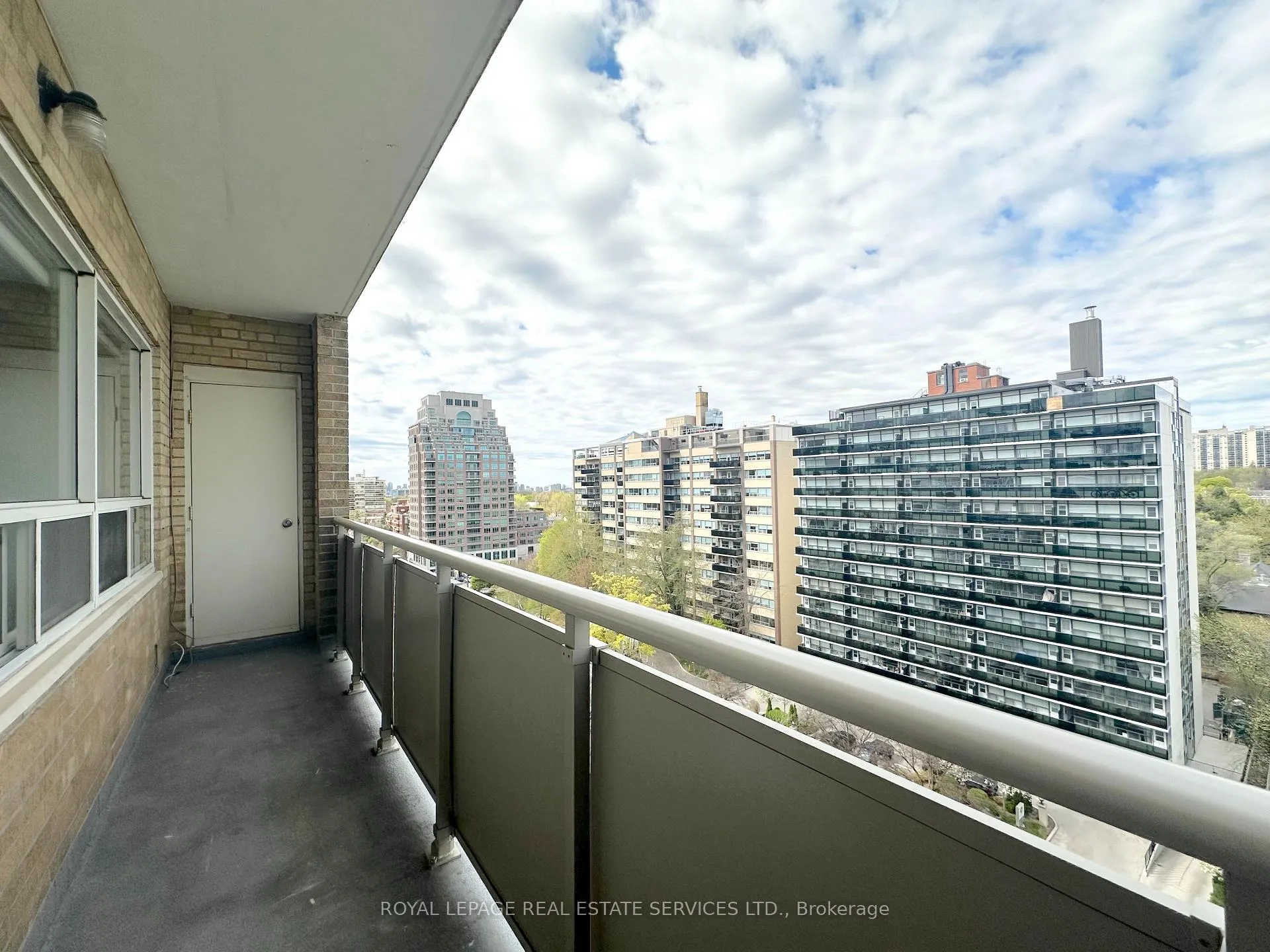 Photo 12 of Unit 902, 565 Avenue Road, Toronto, Yonge-St. Clair — HOMEH