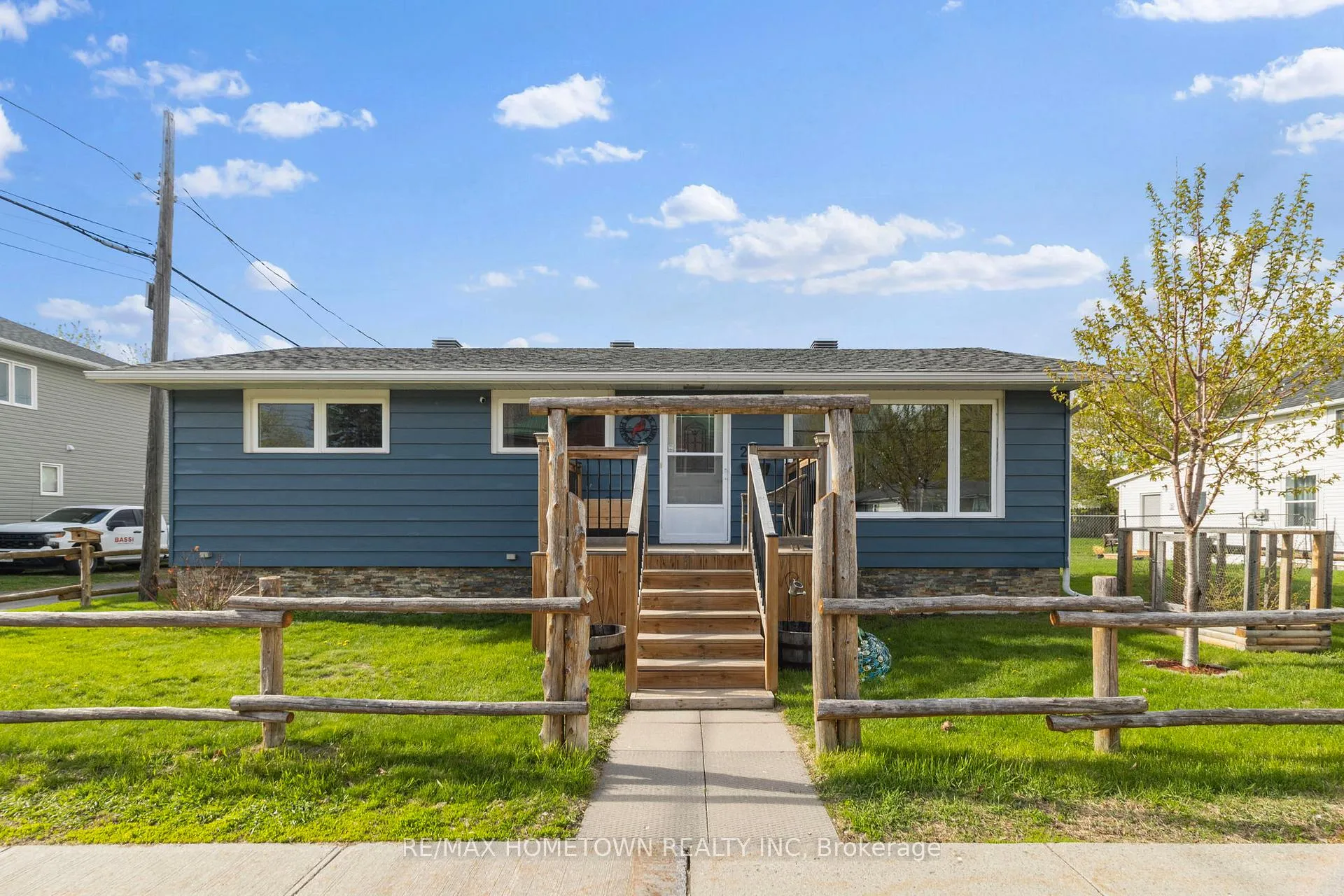 Photo 1 of 2038 Dundas Street, Edwardsburgh/Cardinal, Town of Cardinal — HOMEH
