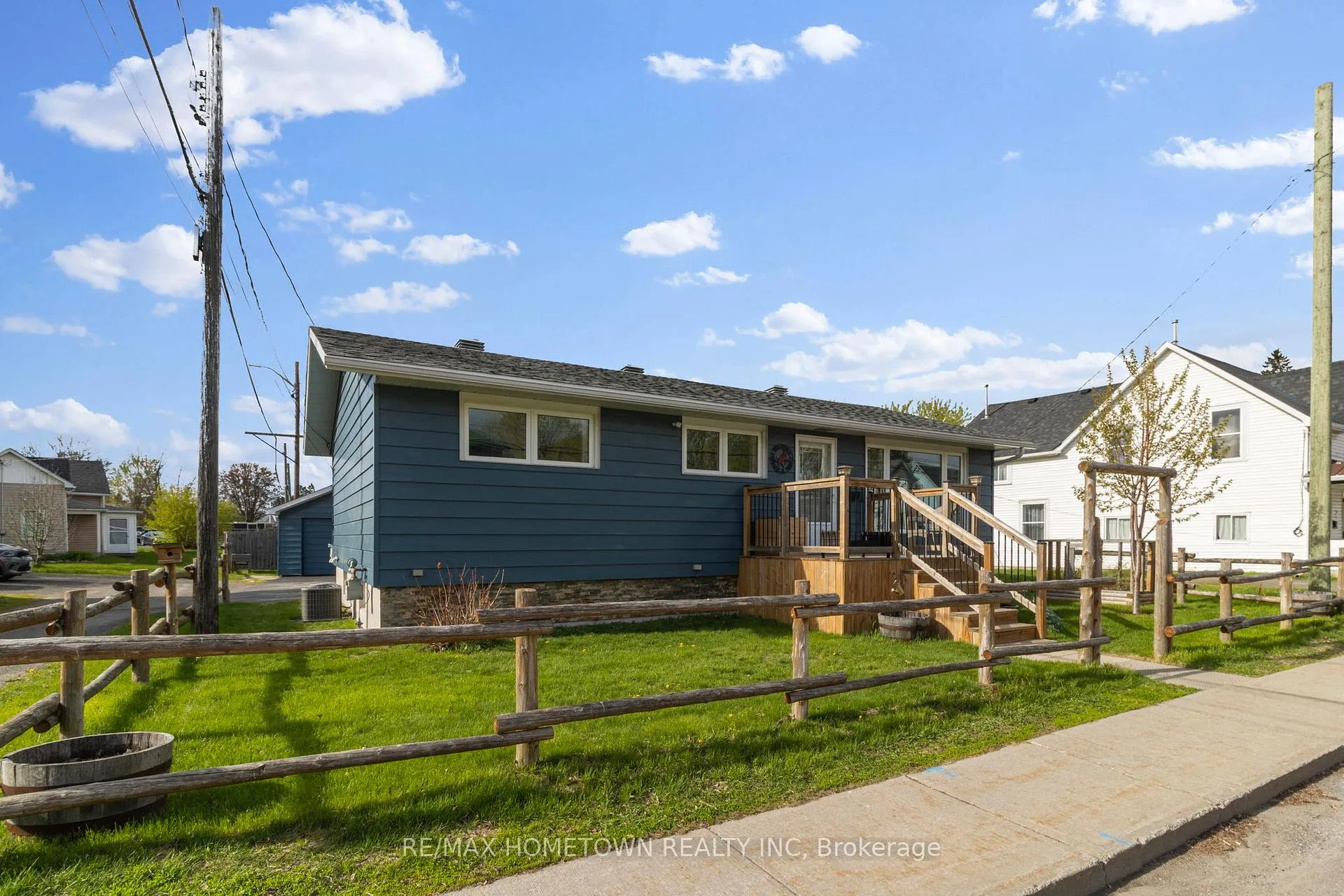 Photo 2 of 2038 Dundas Street, Edwardsburgh/Cardinal, Town of Cardinal — HOMEH