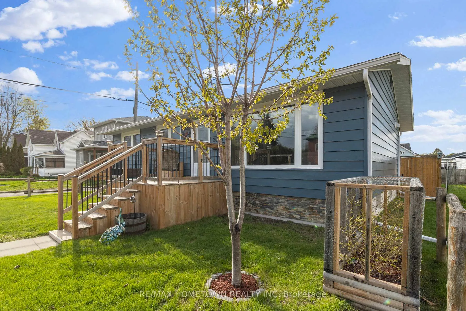 Photo 3 of 2038 Dundas Street, Edwardsburgh/Cardinal, Town of Cardinal — HOMEH
