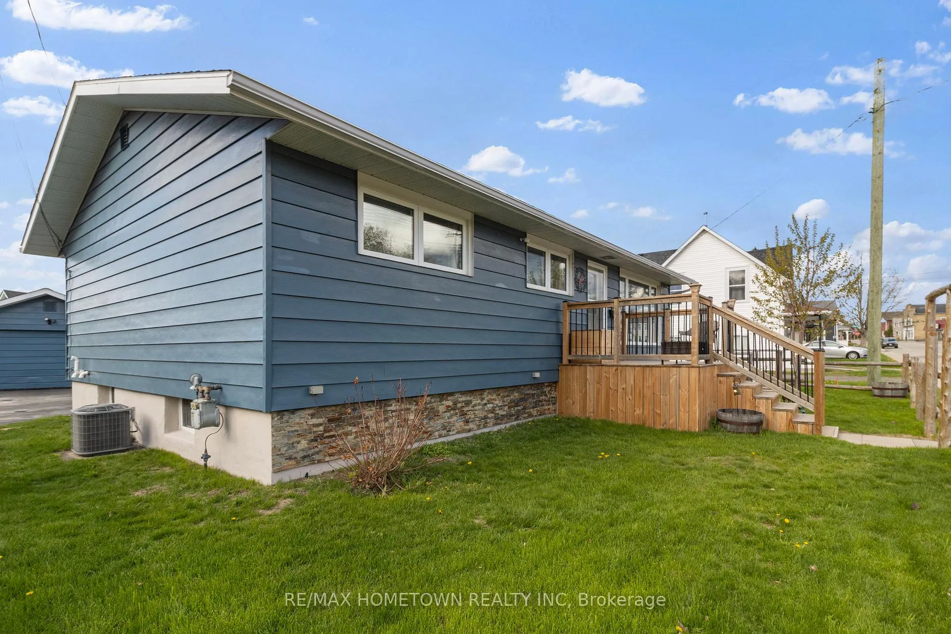 Photo 4 of 2038 Dundas Street, Edwardsburgh/Cardinal, Town of Cardinal — HOMEH