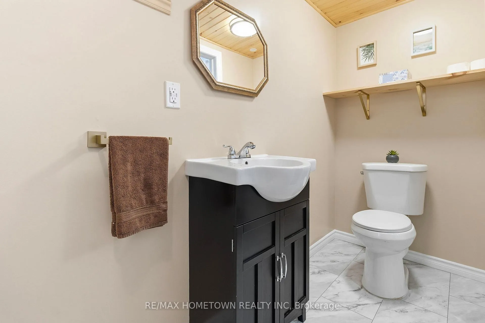 Photo 32 of 2038 Dundas Street, Edwardsburgh/Cardinal, Town of Cardinal — HOMEH