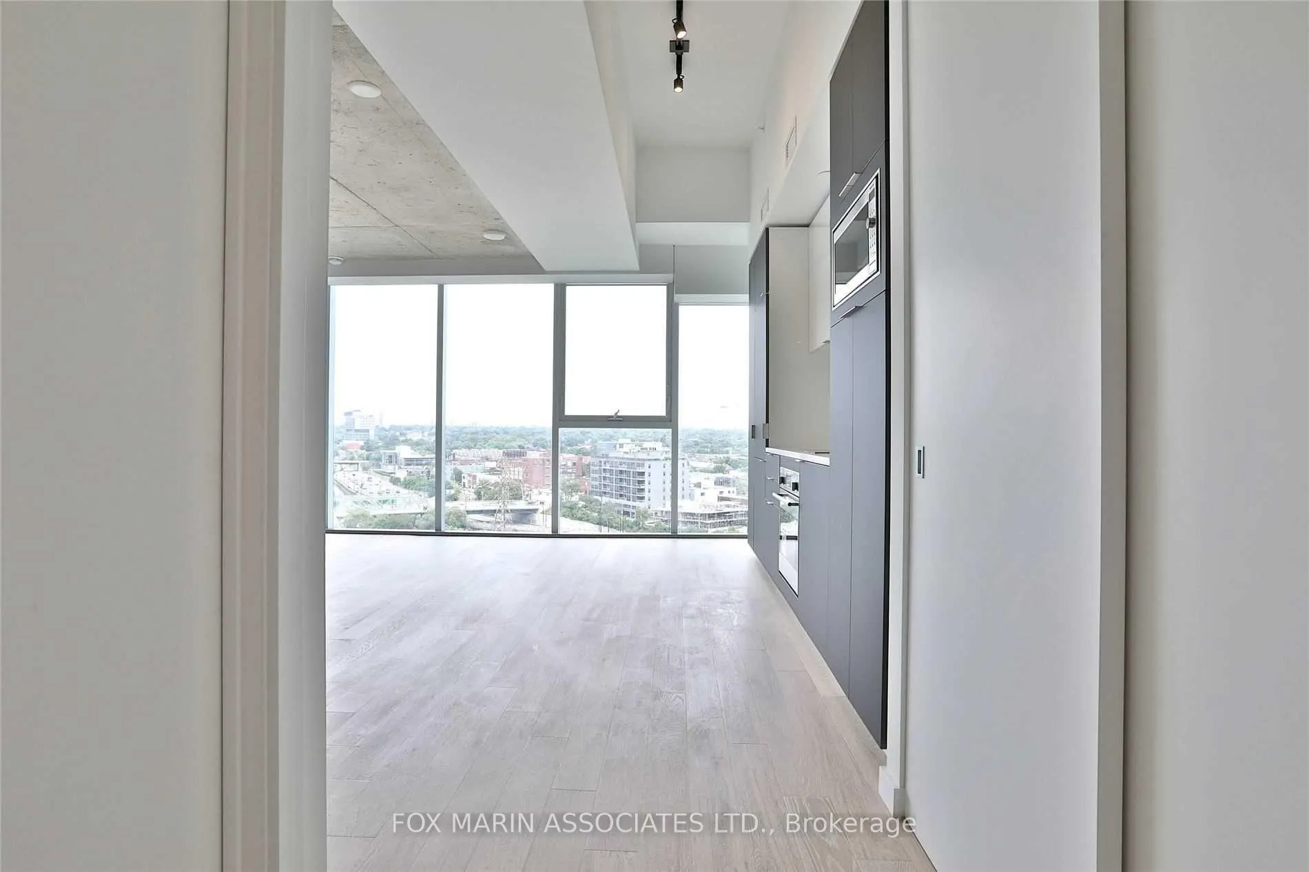 Photo 3 of Unit 1208, 170 Bayview Avenue, Toronto, Waterfront Communities — HOMEH