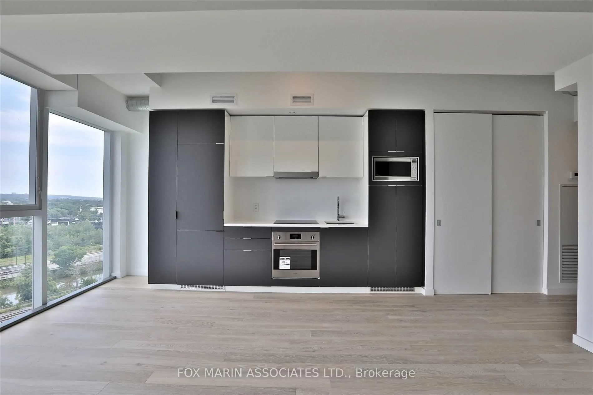 Photo 5 of Unit 1208, 170 Bayview Avenue, Toronto, Waterfront Communities — HOMEH