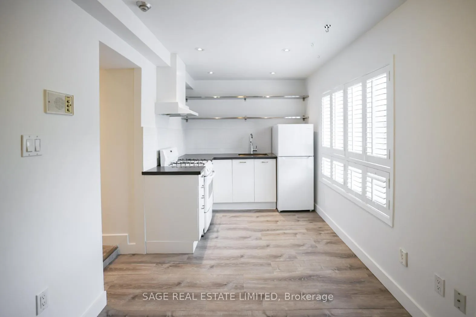 Photo 2 of Unit 2, 8 Brookmount Road, Toronto, The Beaches — HOMEH