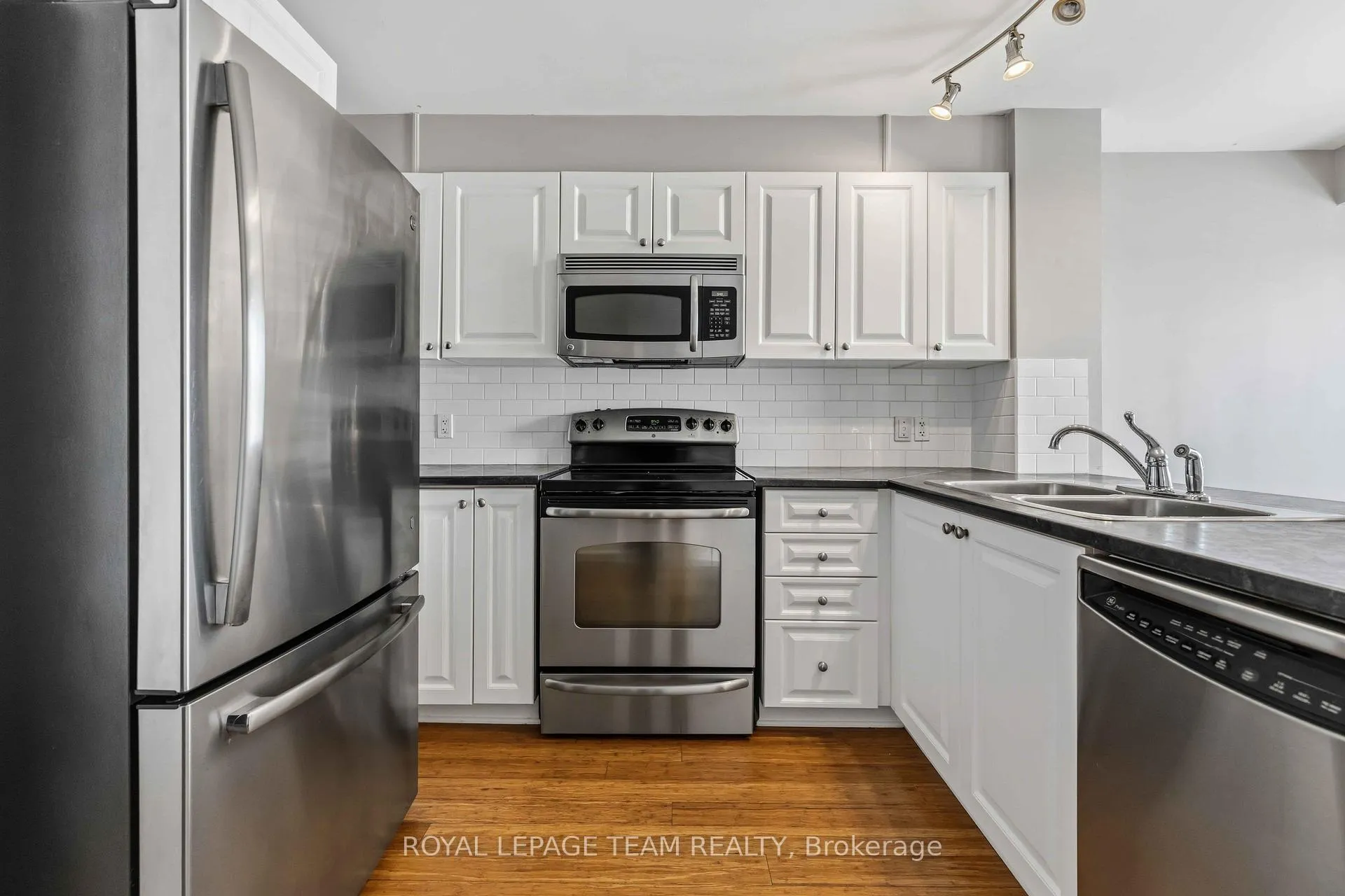 Photo 11 of Unit A, 405 Chapman Mills Drive, Ottawa, Barrhaven - Strandherd — HOMEH