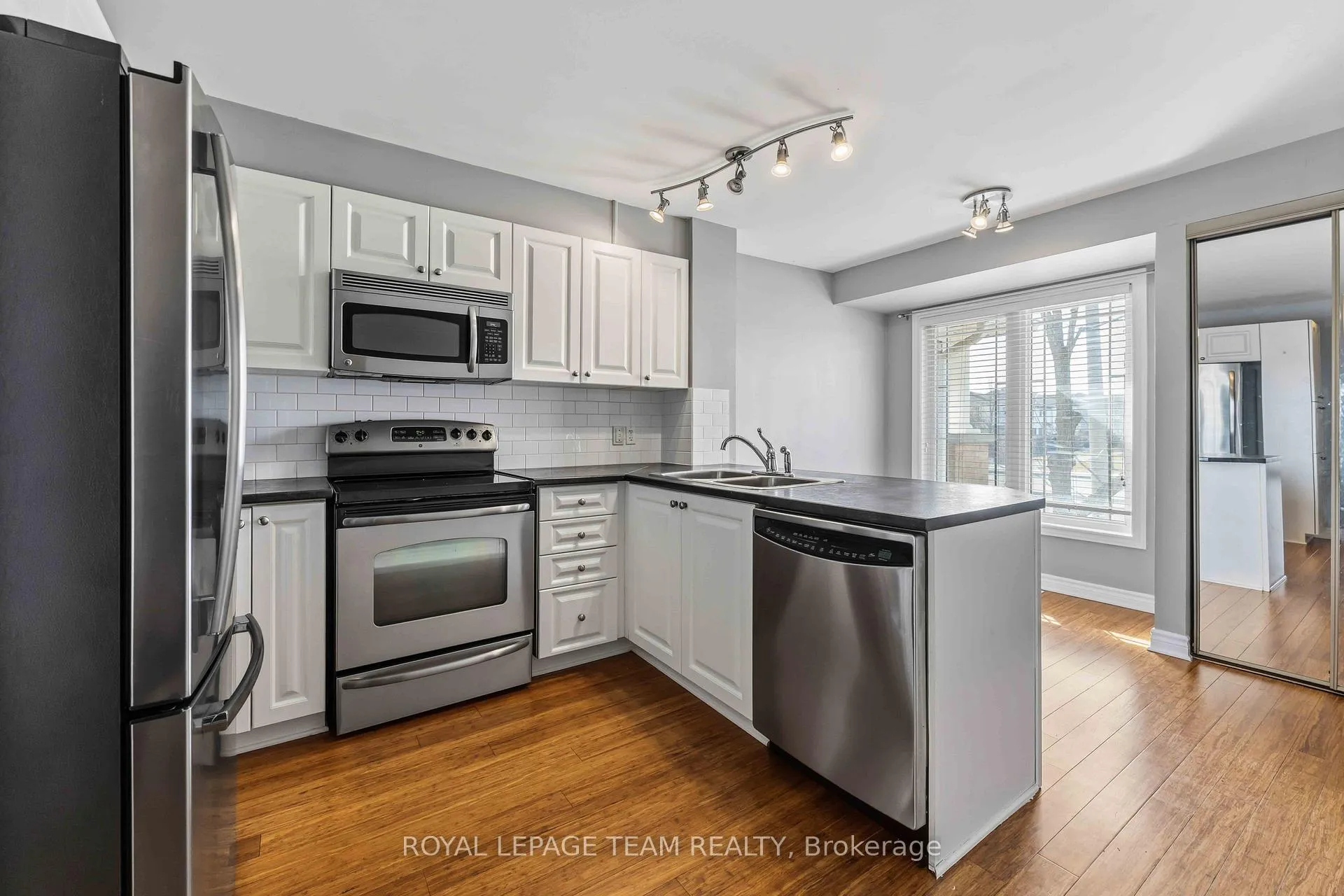 Photo 12 of Unit A, 405 Chapman Mills Drive, Ottawa, Barrhaven - Strandherd — HOMEH