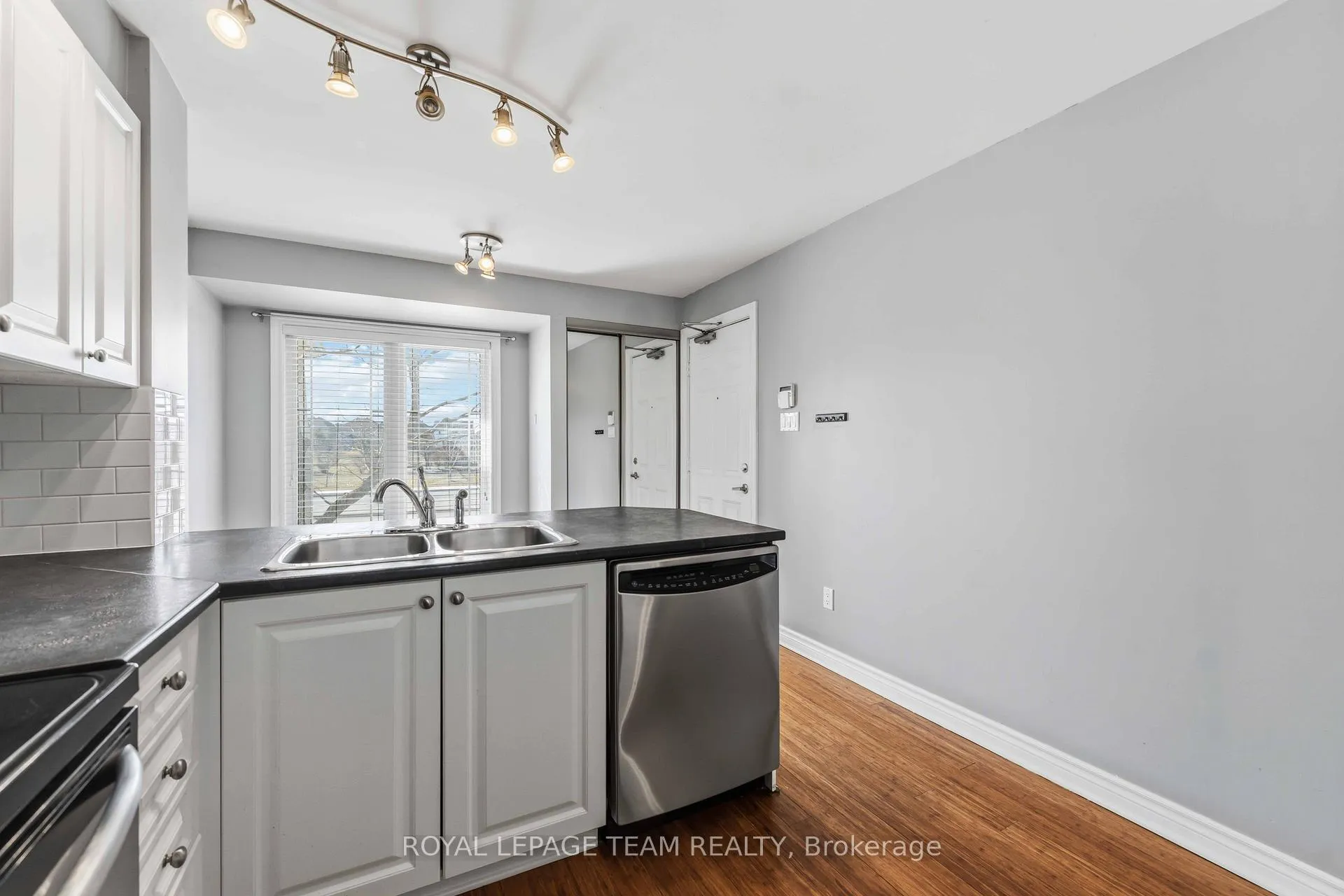 Photo 13 of Unit A, 405 Chapman Mills Drive, Ottawa, Barrhaven - Strandherd — HOMEH