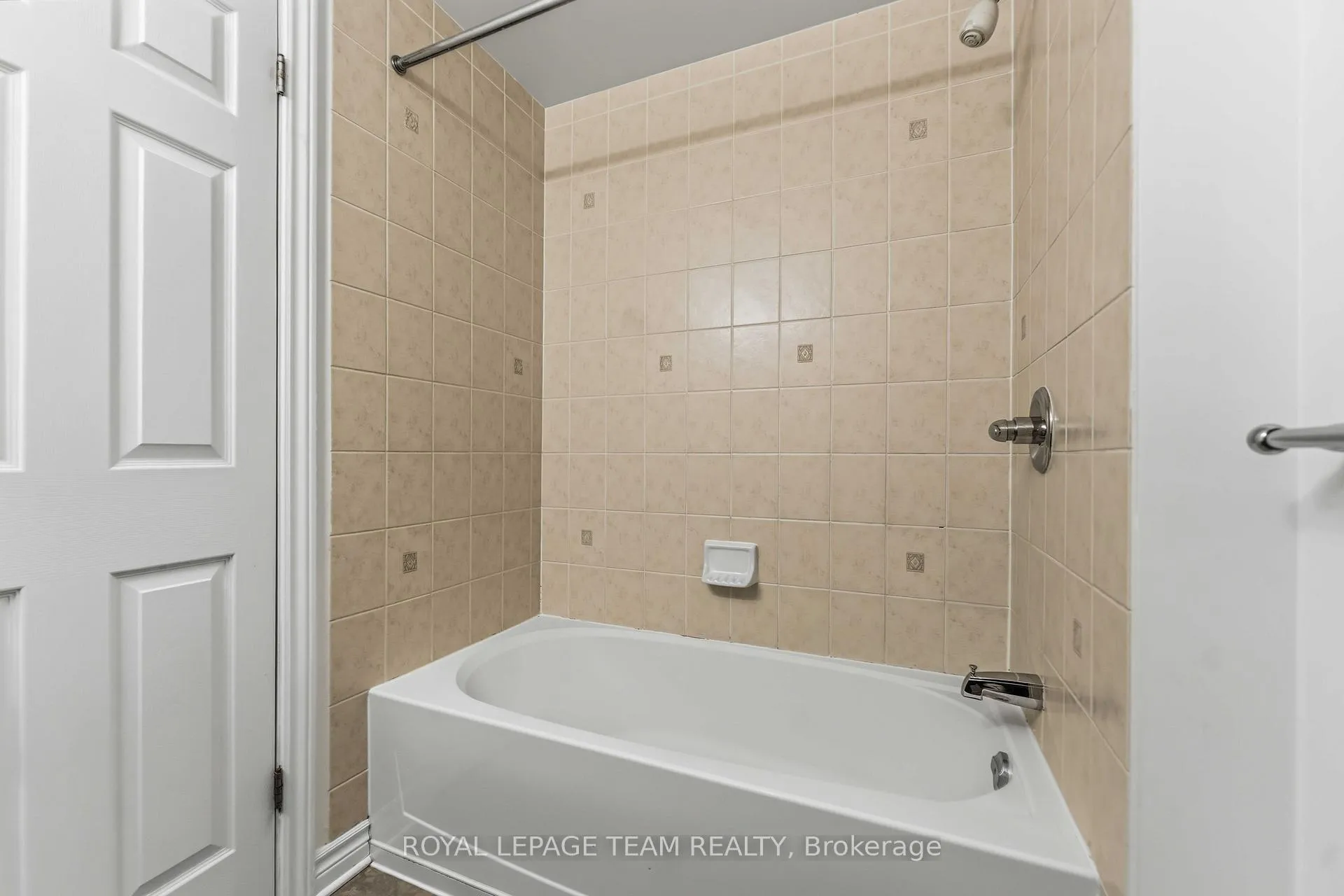 Photo 32 of Unit A, 405 Chapman Mills Drive, Ottawa, Barrhaven - Strandherd — HOMEH