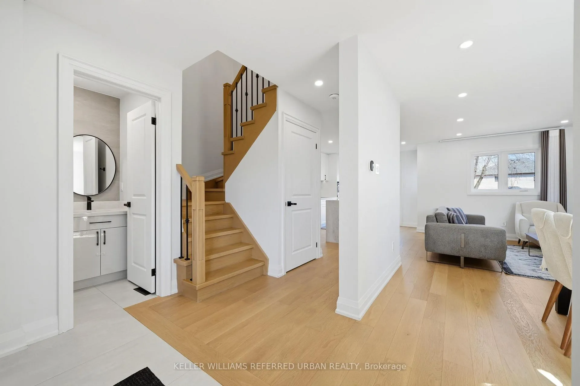 Photo 4 of 1124 Corrie Street, Innisfil, Alcona — HOMEH