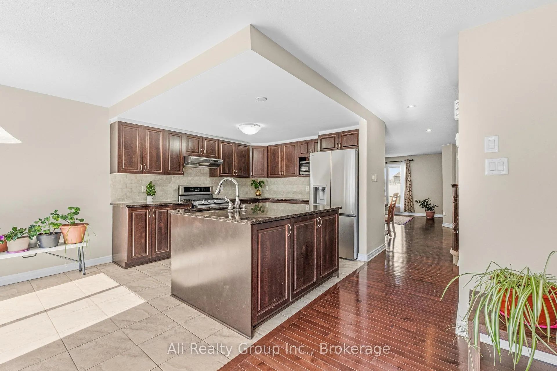 Photo 2 of 400 Nestleton Street, Ottawa, Avalon East — HOMEH