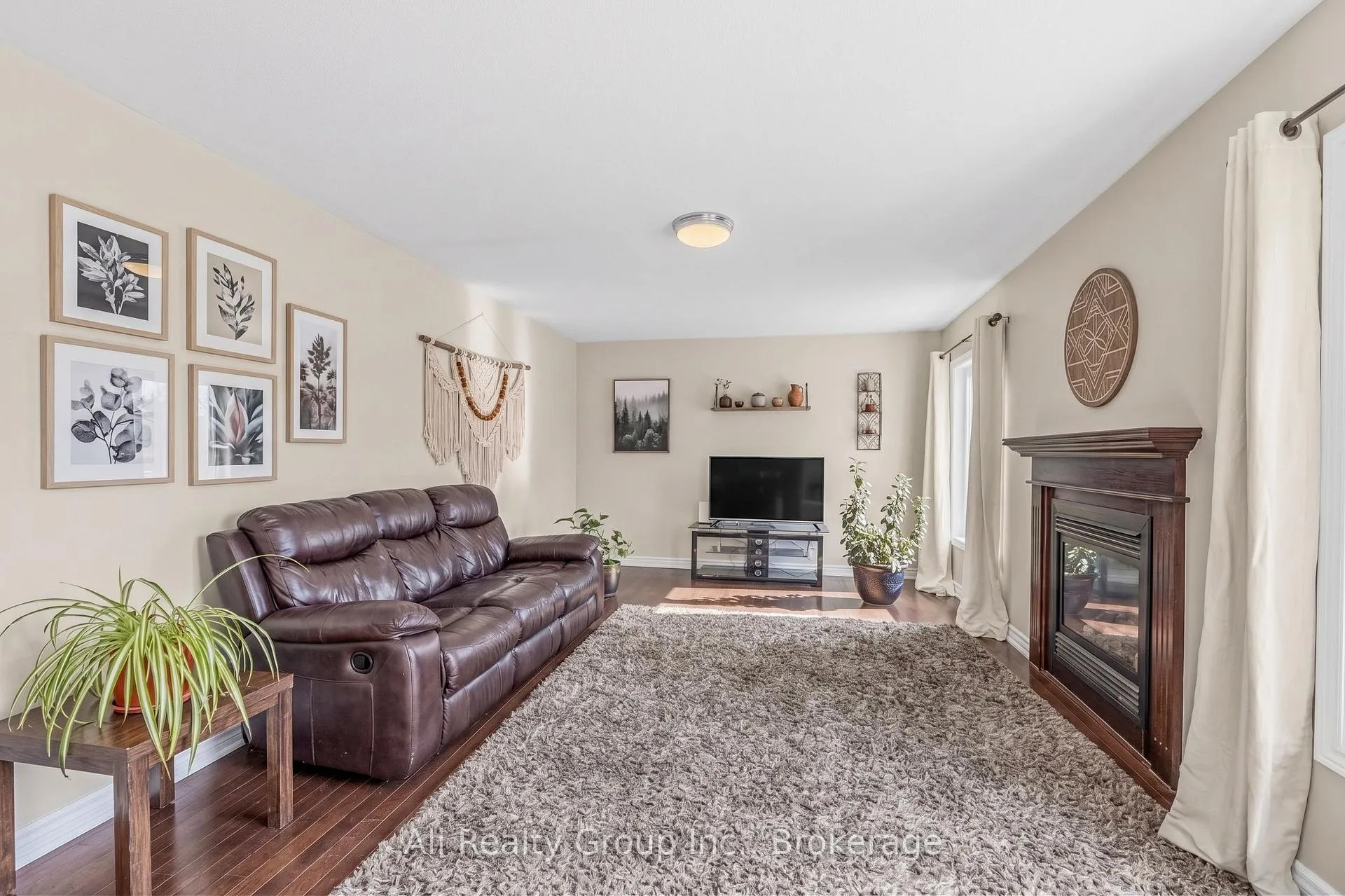 Photo 4 of 400 Nestleton Street, Ottawa, Avalon East — HOMEH