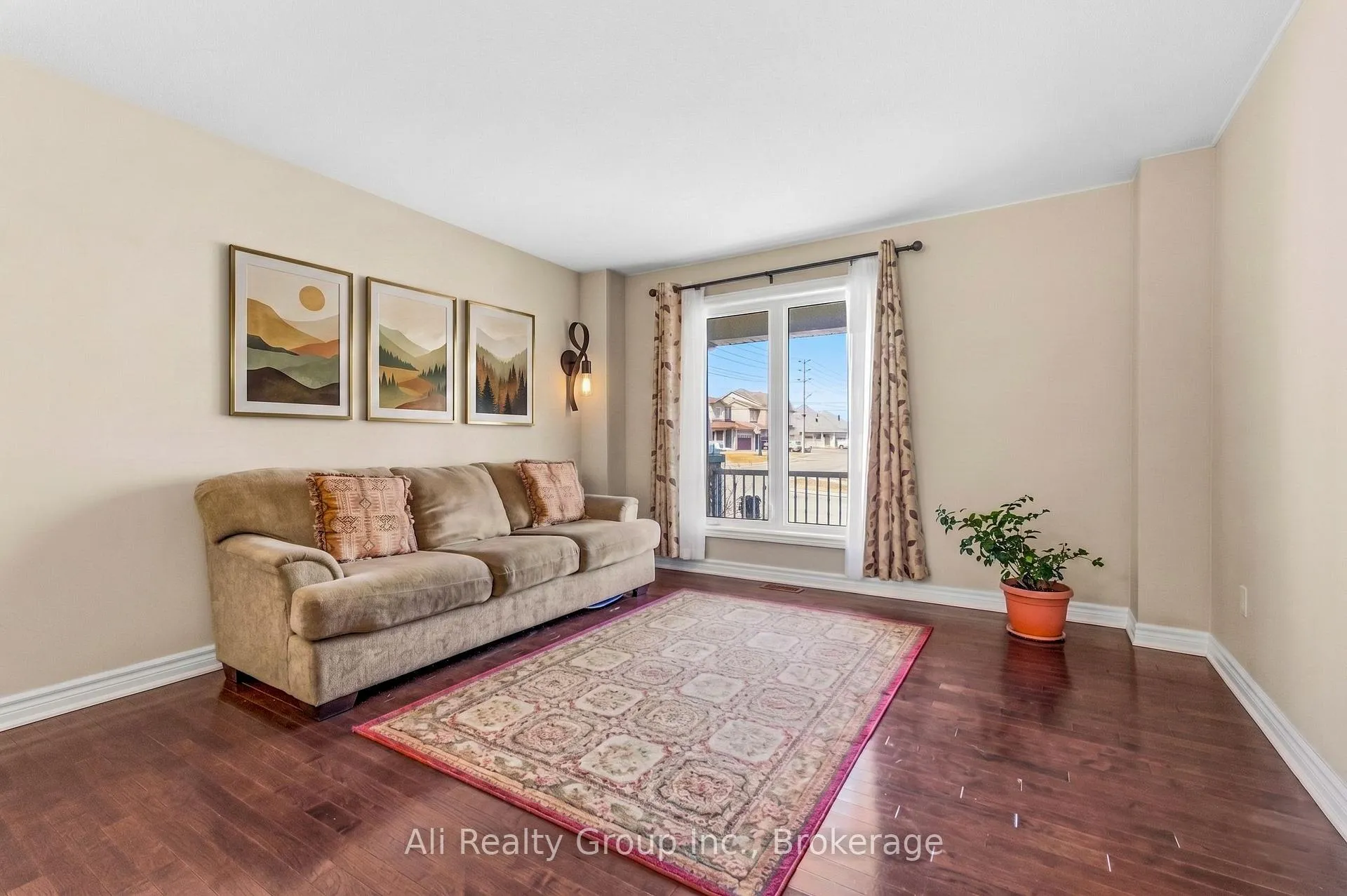 Photo 5 of 400 Nestleton Street, Ottawa, Avalon East — HOMEH