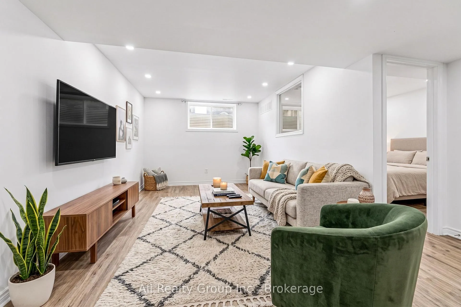 Photo 6 of 400 Nestleton Street, Ottawa, Avalon East — HOMEH