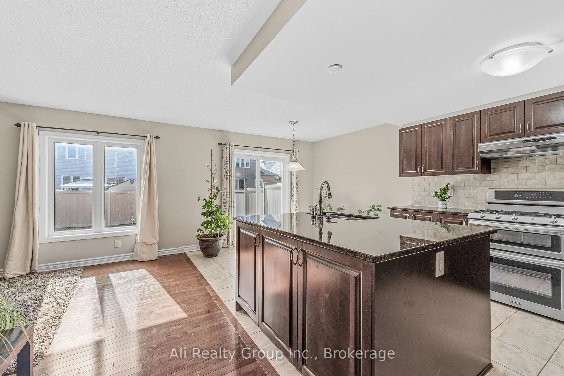 Photo 9 of 400 Nestleton Street, Ottawa, Avalon East — HOMEH