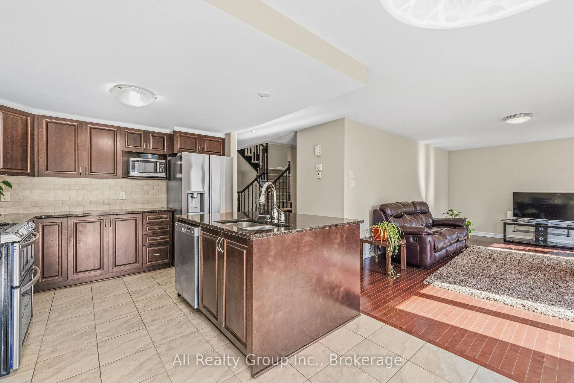 Photo 10 of 400 Nestleton Street, Ottawa, Avalon East — HOMEH