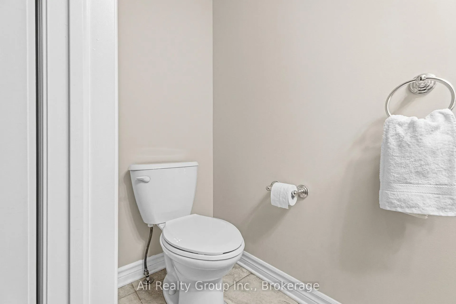 Photo 12 of 400 Nestleton Street, Ottawa, Avalon East — HOMEH