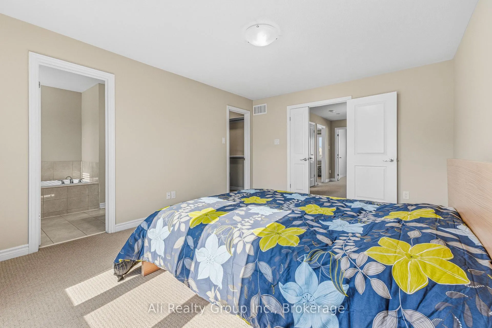 Photo 14 of 400 Nestleton Street, Ottawa, Avalon East — HOMEH