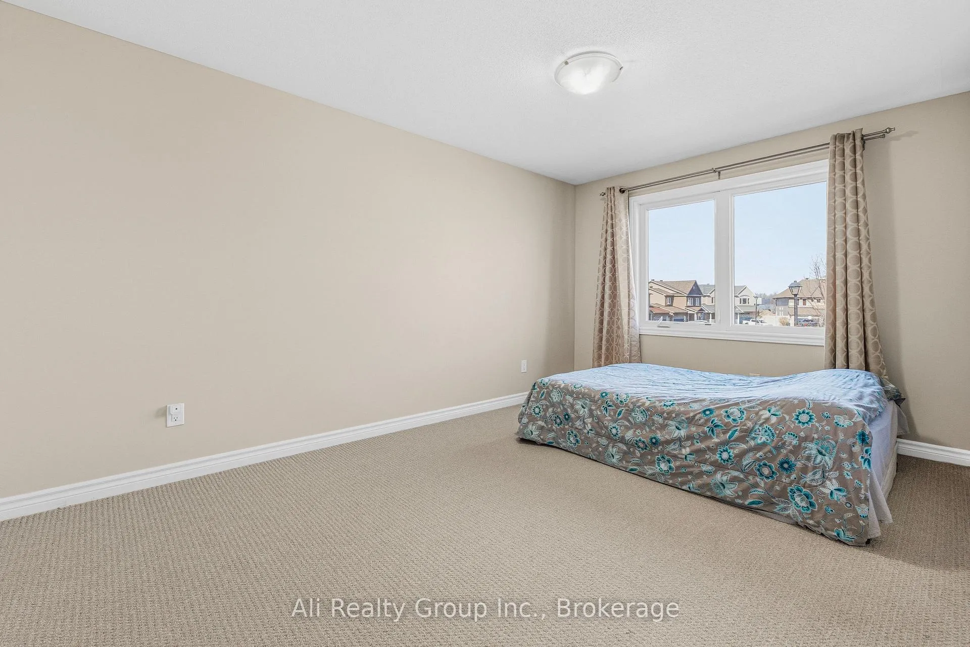 Photo 15 of 400 Nestleton Street, Ottawa, Avalon East — HOMEH